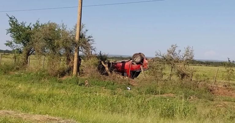 Volc Una Camioneta Cerca De Concar N Y Termin Adentro De Un Campo