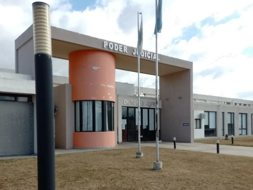 El viernes pasado, en una audiencia que se realizó en Santa Rosa del Conlara, al hombre y a la mujer se les formularon cargos como autores del delito de hurto.