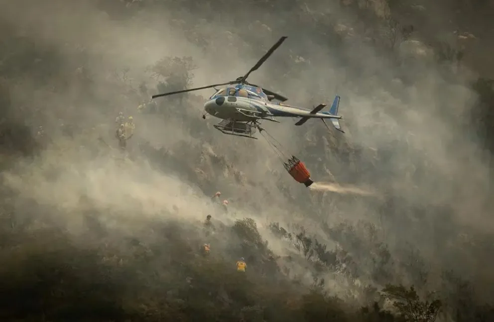  Sigue la lucha contra el fuego en el cerro Uritorco