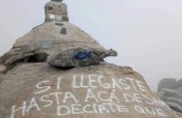 Malestar e indignación por pintadas en la cima del cerro Champaquí