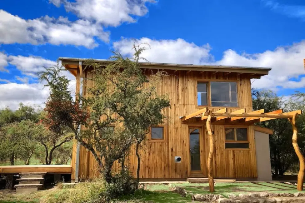 Una tiny house de materiales naturales y mini consumo energético para vivir en Traslasierra 