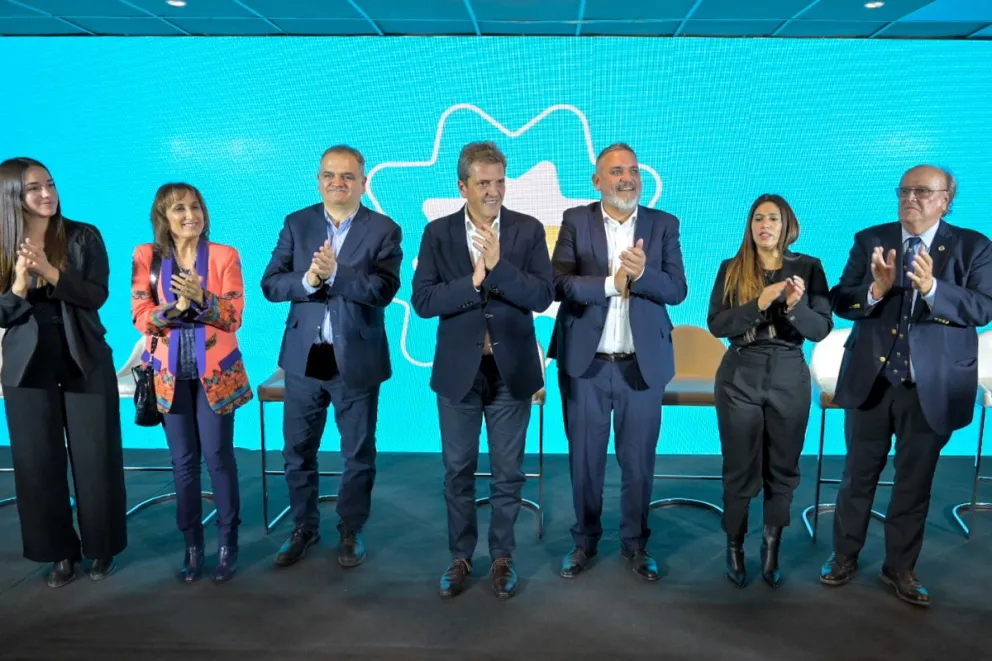 Sergio Massa se reunió en San Luis con referentes locales de la producción, la cultura y el deporte