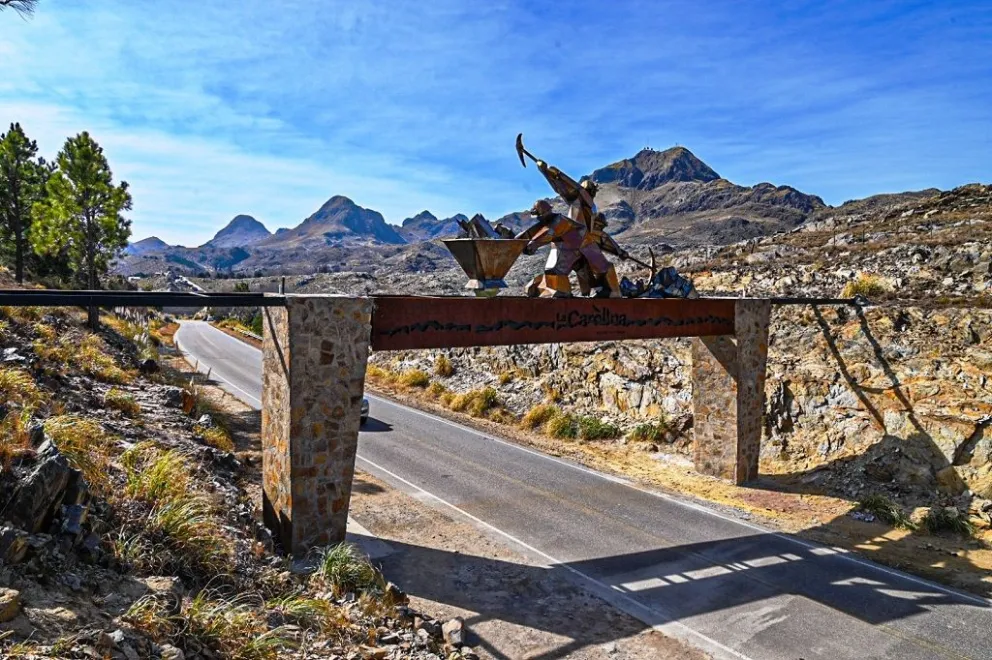 La Carolina: Nuevo pórtico a la historia en homenaje al pueblo minero realizada por escultores merlinos