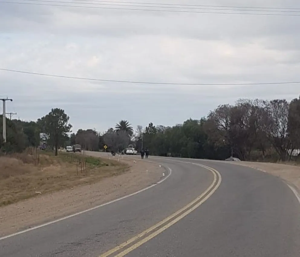 Trágico vuelco en la Ruta 1: dos personas fallecidas y tres heridos
