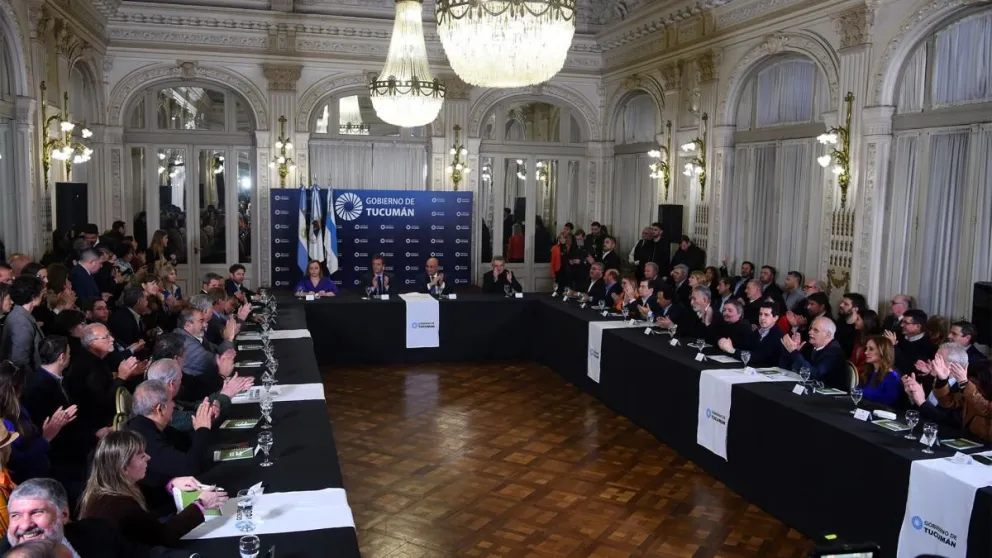 Alberto Rodríguez Saá pidió terminar con el "doble comando" en el peronismo