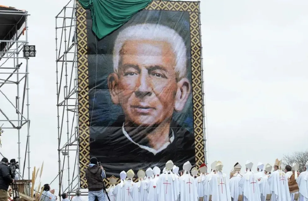 El gobernador de Córdoba, Martín Llaryora, anunció la construcción de un monumento al Cura Brochero. 