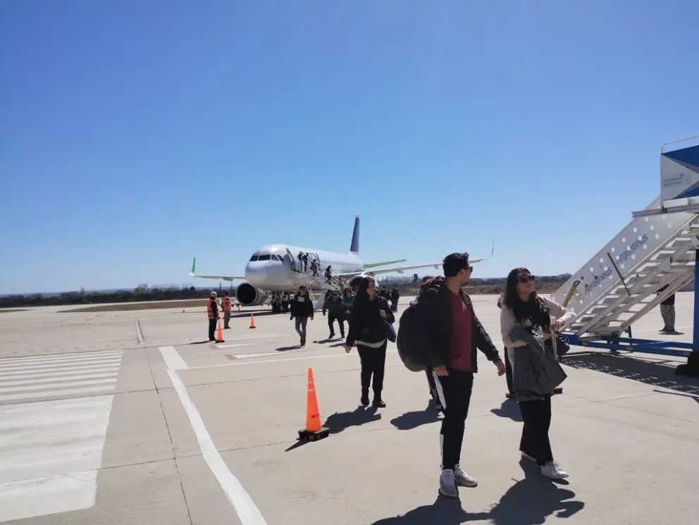 Llegó un nuevo vuelo desde Chile al Aeropuerto Valle del Conlara