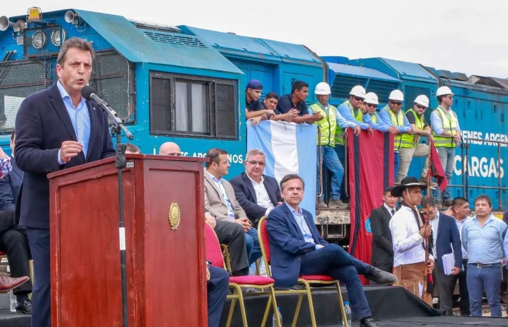 Massa dio un paso más en la búsqueda de la unidad nacional con un pacto con gobernadores