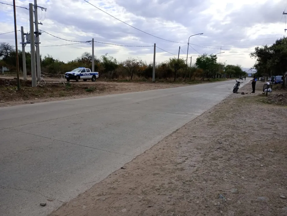 Grave accidente en la avenida Carlos Gardel: una persona hospitalizada