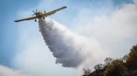 Incendio en las Altas Cumbres: trabajan 130 efectivos y dos aviones hidrantes