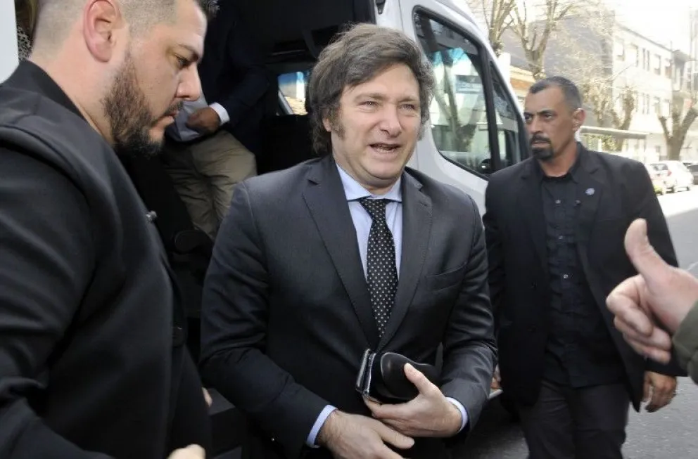 Milei sigue liderando las encuestas a dos semanas de la primera vuelta