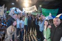 Con una fiesta popular y con los colores patrios, el Frente Unión por San Luis le expresó su apoyo a Sergio Massa