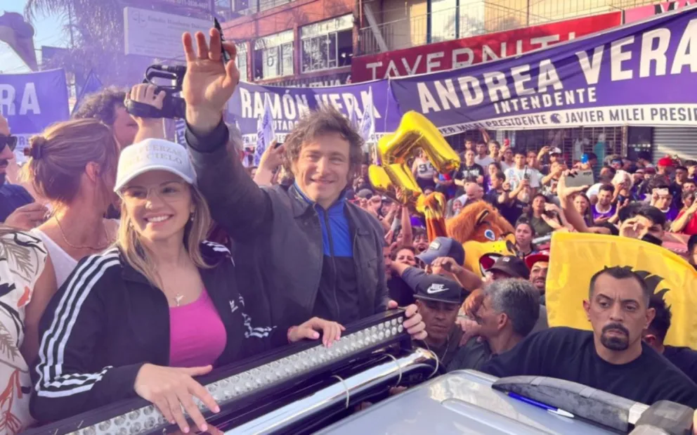 Milei celebra con caravanas y asegura que está a pasos de ganar en primera vuelta