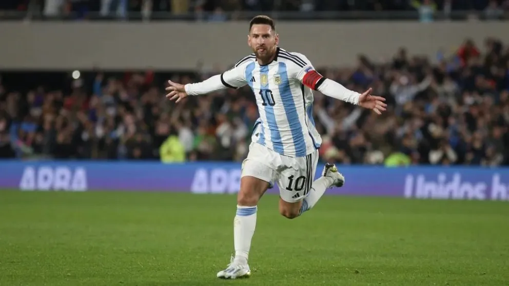 Lionel Messi fue citado por Scaloni para enfrentar a Brasil.  