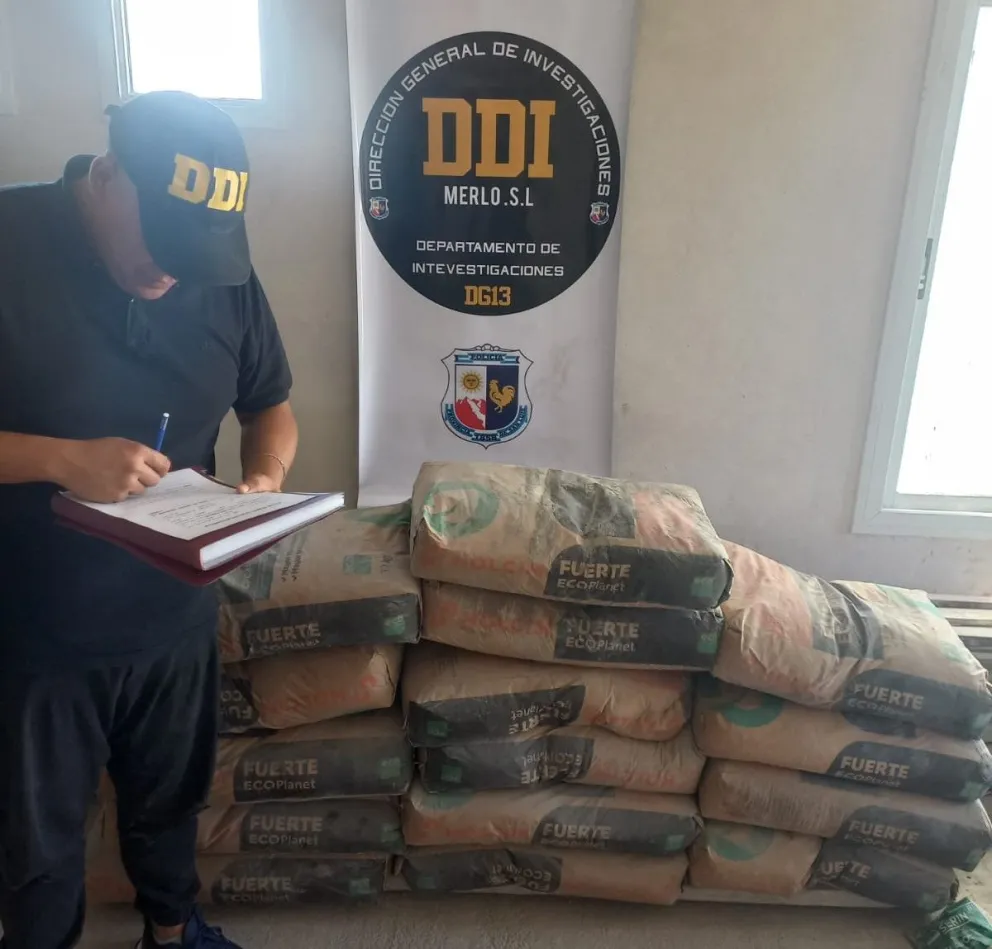 Recuperan bolsas de cemento que habían sido sustraídas de la nueva escuela en el barrio 272 Viviendas