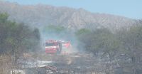 Bomberos sofocaron un incendio forestal en Cortaderas