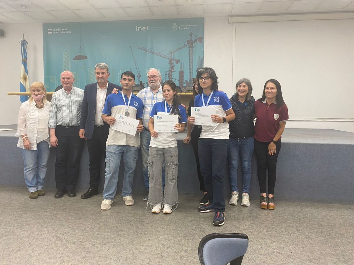 Orgullo merlino: alumnos de “Construcciones” de la Escuela Técnica “Arístides Bratti” destacados a nivel nacional