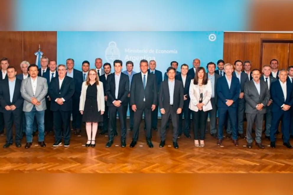 Poggi presente en la reunión donde Massa garantizó fondos para el pago del sueldos y aguinaldos