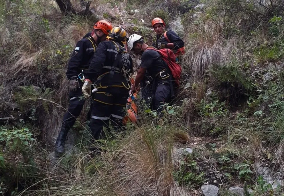 Bomberos rescataron a una mujer en Pasos Malos