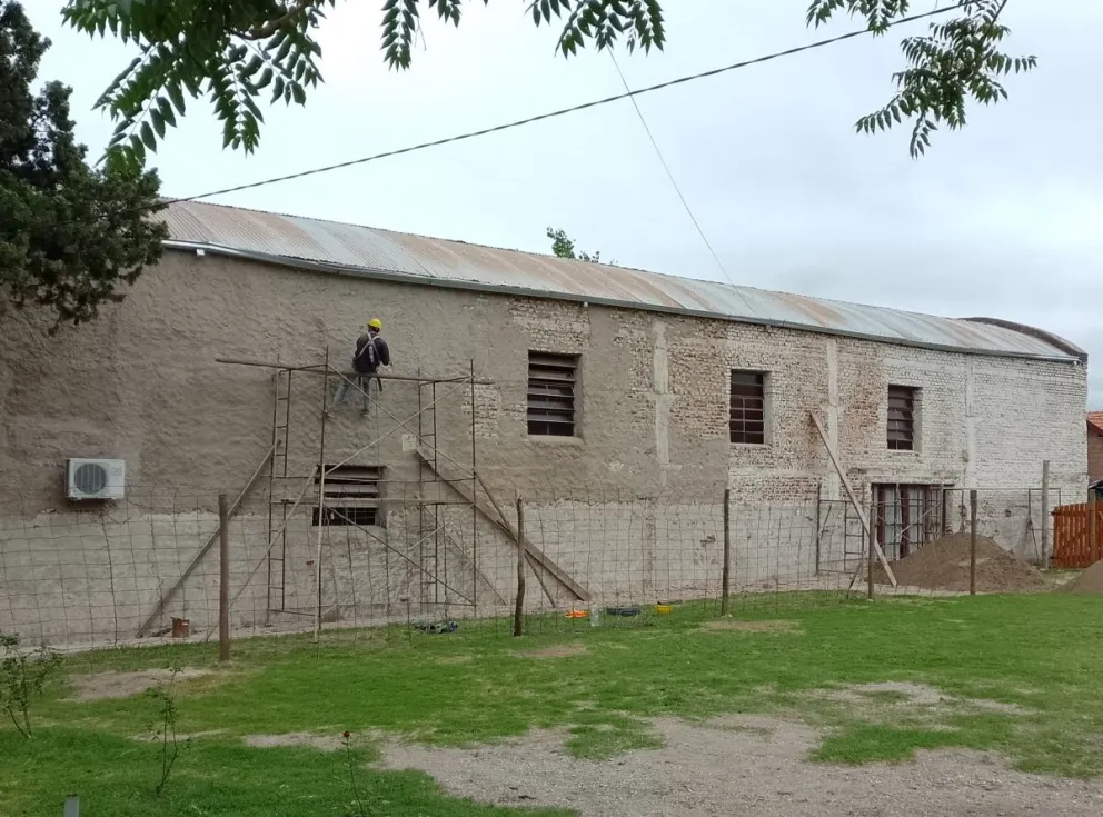 Iniciaron las obras para la refacción del salón parroquial de Villa de Merlo