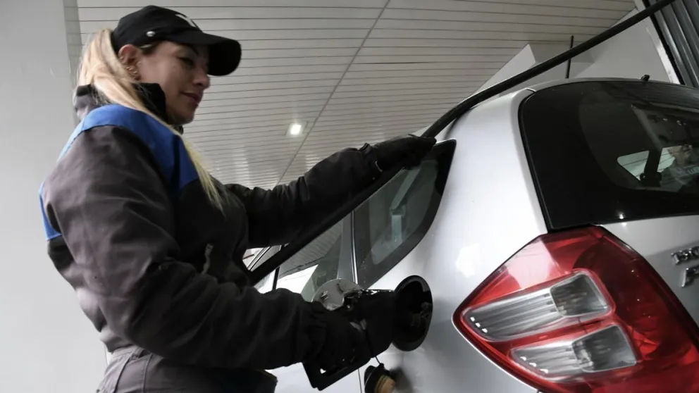 Desde el lunes el precio de la nafta y el gasoil aumentará en un promedio del 4%