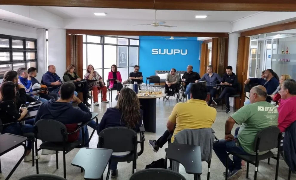 Gremios estatales rechazan el desdoblamiento salarial,  piden aumento y una reunión urgente con Poggi