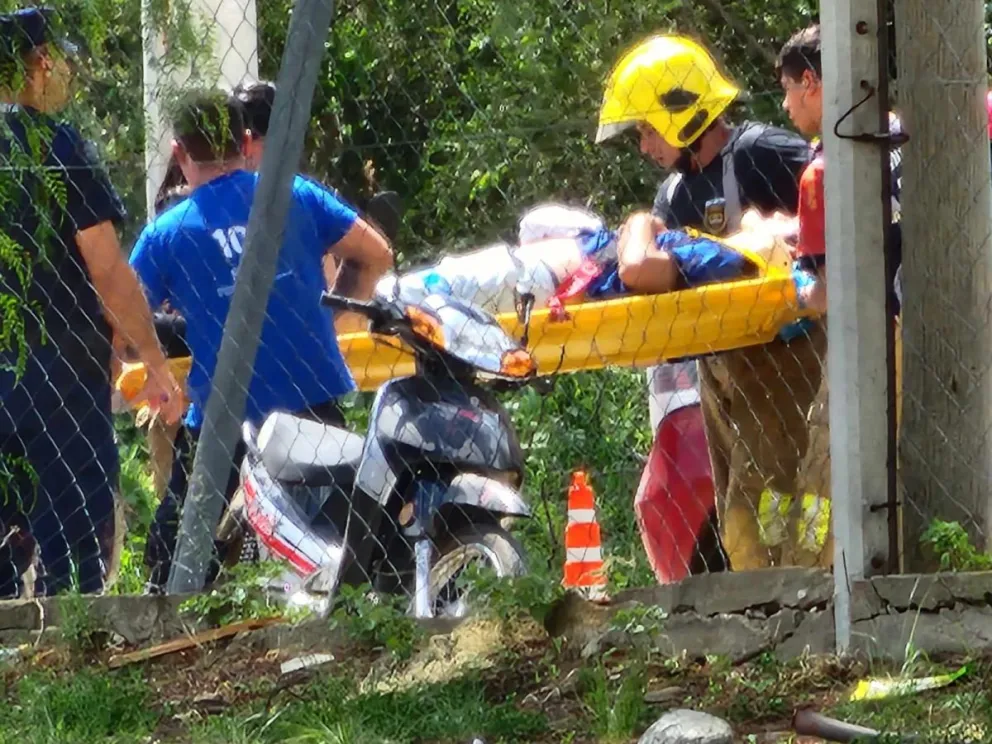 Villa de Merlo: choque entre un auto y una moto deja a dos personas ...
