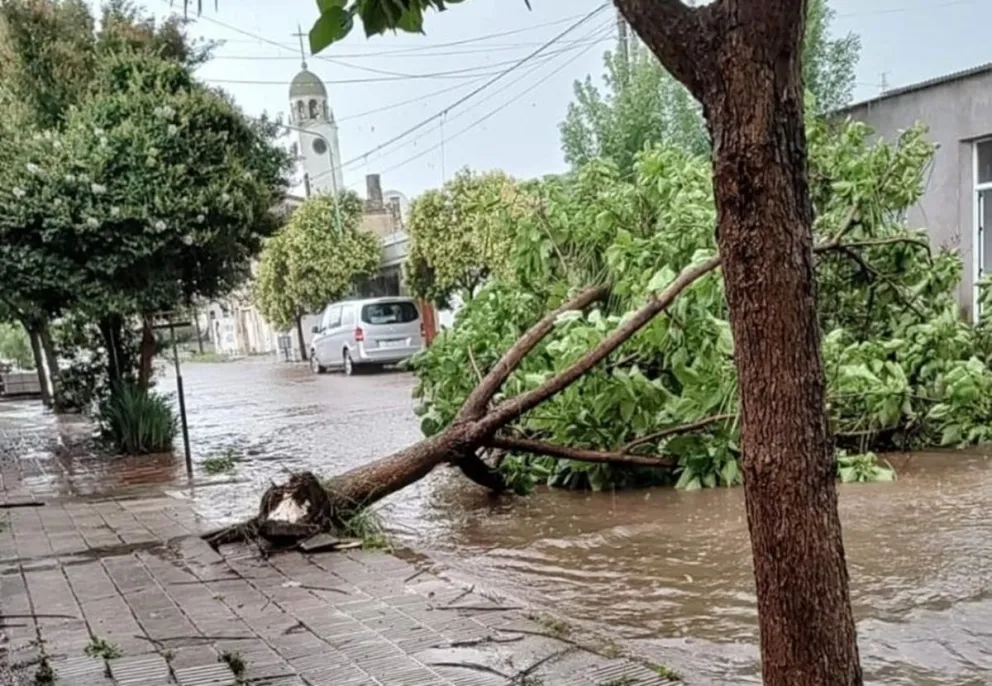 Tormenta de viento y granizo dejó sin luz a Sampacho antes de Navidad