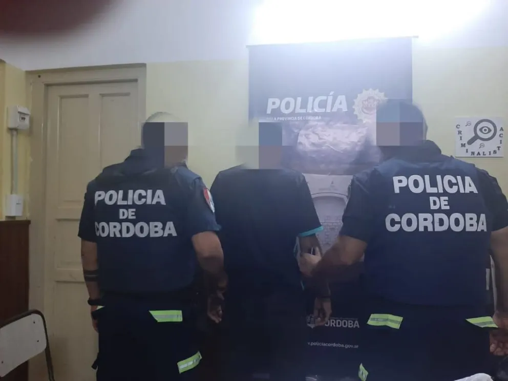 Tenían una medida cautelar, llegaron juntos a la terminal y fueron detenidos