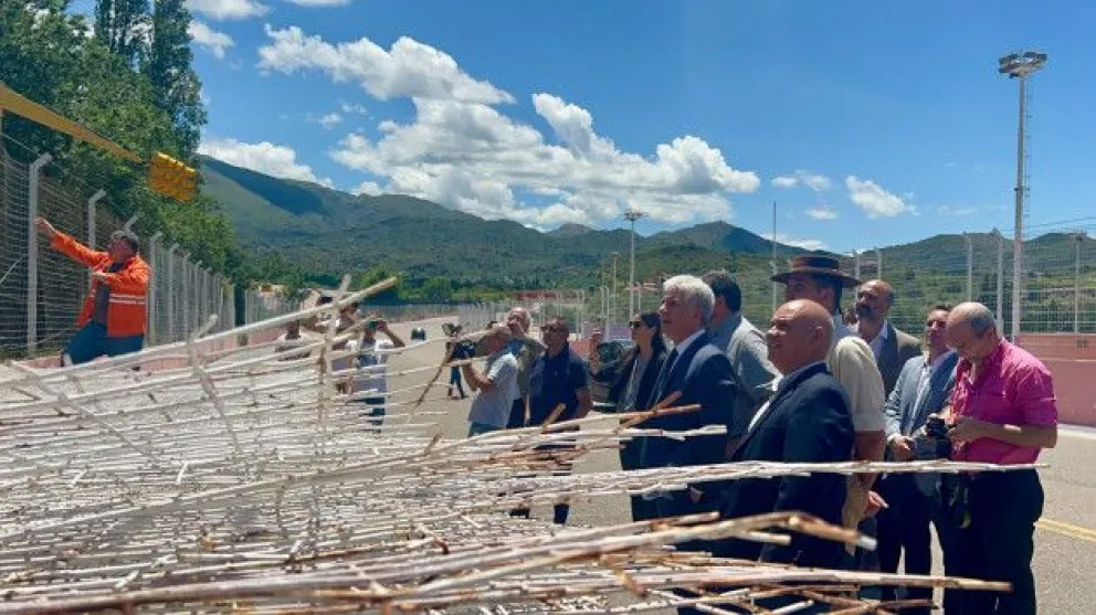 Retiran rejas y bloques de concreto del ex circuito internacional de Potrero de los Funes