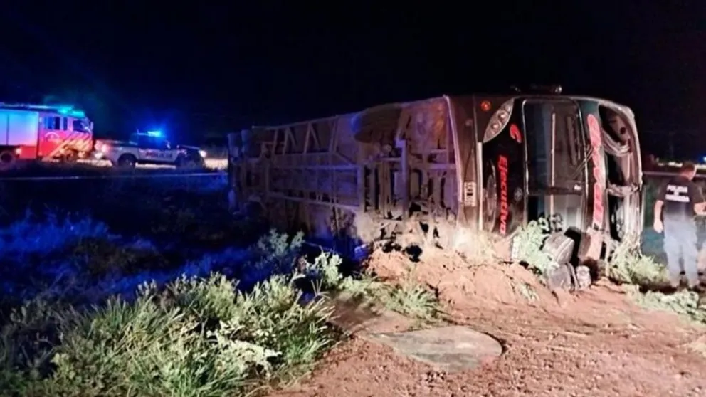 Murió una mujer y hay 24 heridos tras el vuelco de un colectivo cerca de Río Cuarto