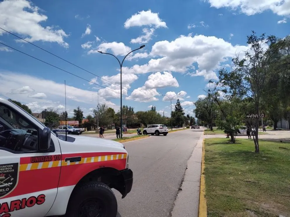 Un motociclista resultó herido tras colisionar con un auto