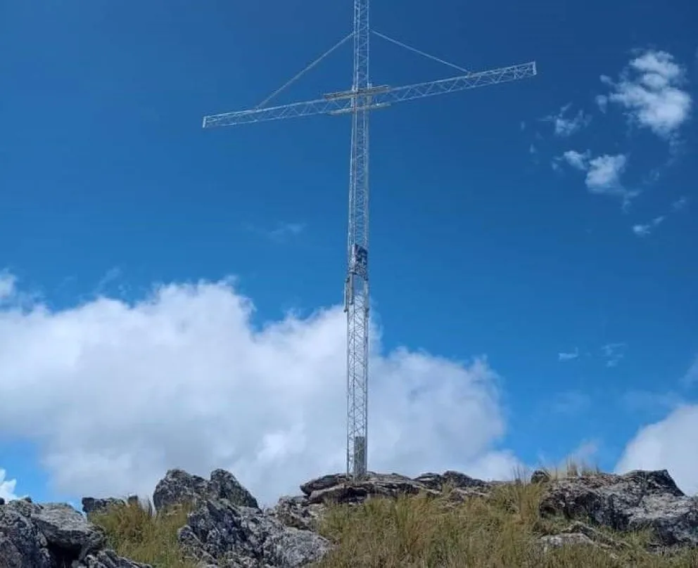 Cruz clavada en Cabeza de Indio: en una reunión buscarán una solución entre vecinos y la iglesia