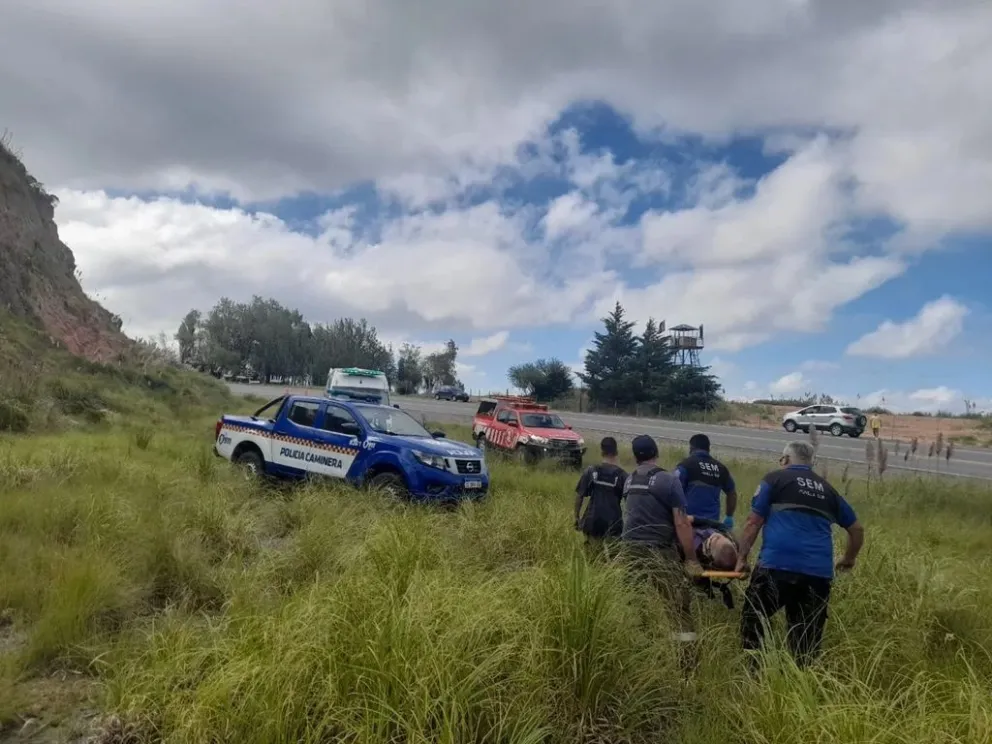 Iba en parapente, cayó en las Altas Cumbres y se salvó de milagro