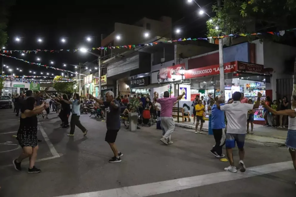 El gran festejo del 29 de junio busca rendir homenaje a esa apropiación colectiva, y lo hará con una enorme ronda de Gato Cuyano, la danza que une a San Luis, Mendoza y San Juan.