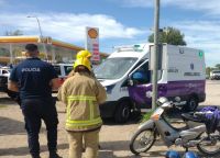 Accidente de tránsito en la intersección de la Ruta N° 1 y Carlos Gardel: colisionan una moto y un auto