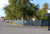 En Merlo, la plaza Sobremonte cumple 100 días cerrada con una media sombra