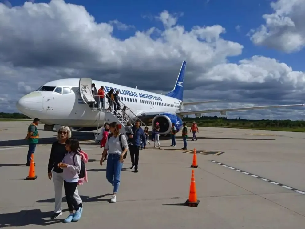 Aerolíneas Argentinas confirmó su programación de vuelos entre el Aeroparque Jorge Newbery (AEP) y el Aeropuerto Internacional del Valle del Conlara (RLO) para marzo de 2025.
