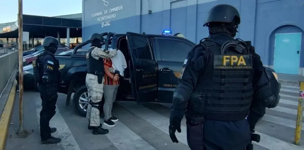 Detienen a una mujer a punto de llevar drogas hacia Traslasierra