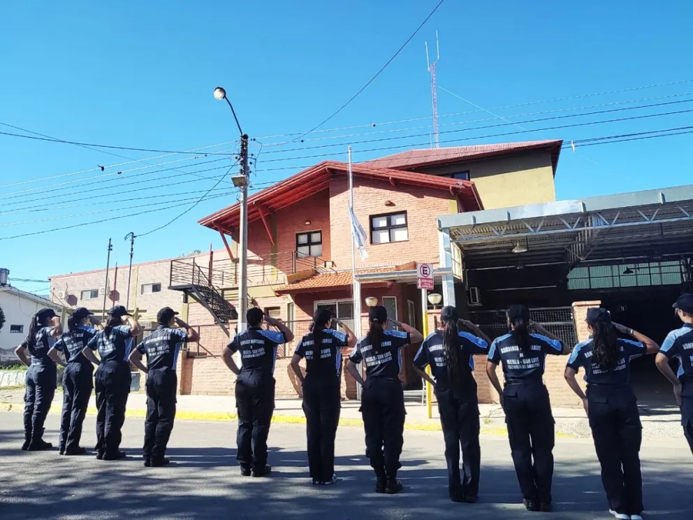 Bomberos voluntarios de Merlo capacitarán a más de 600 chicos en prevención