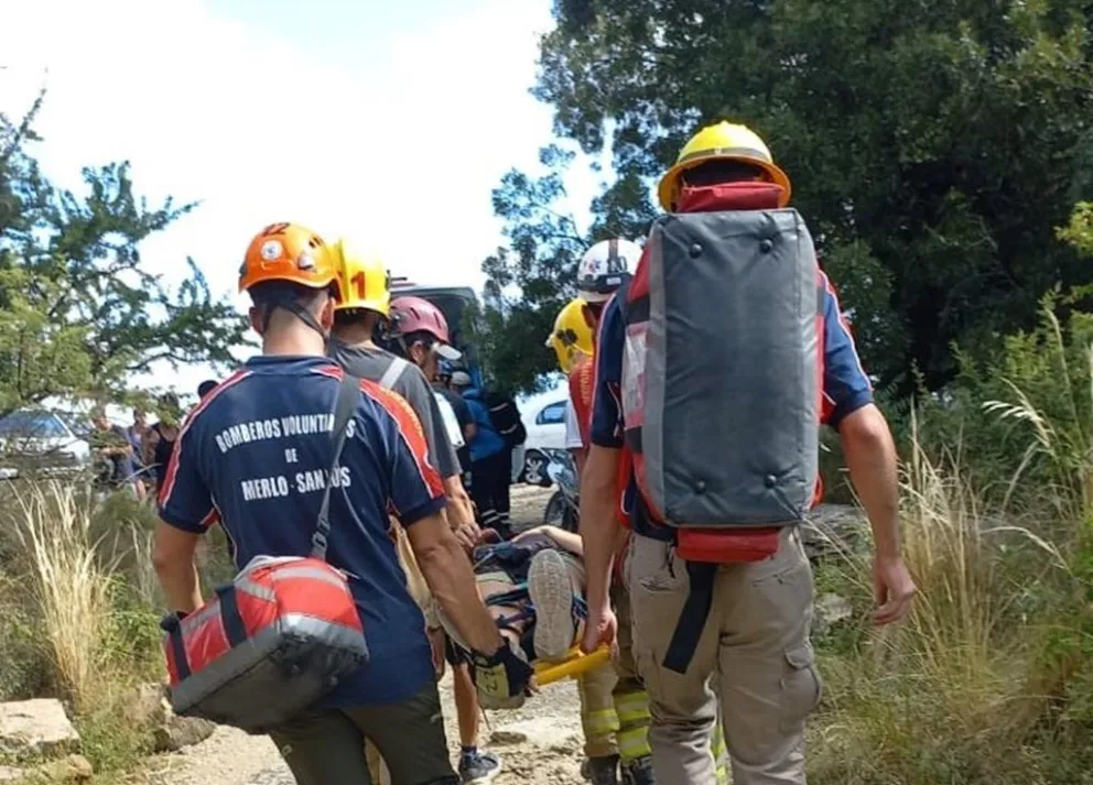  Insólito y dramático accidente en una tirolesa: Dos turistas chocaron entre sí en pleno vuelo