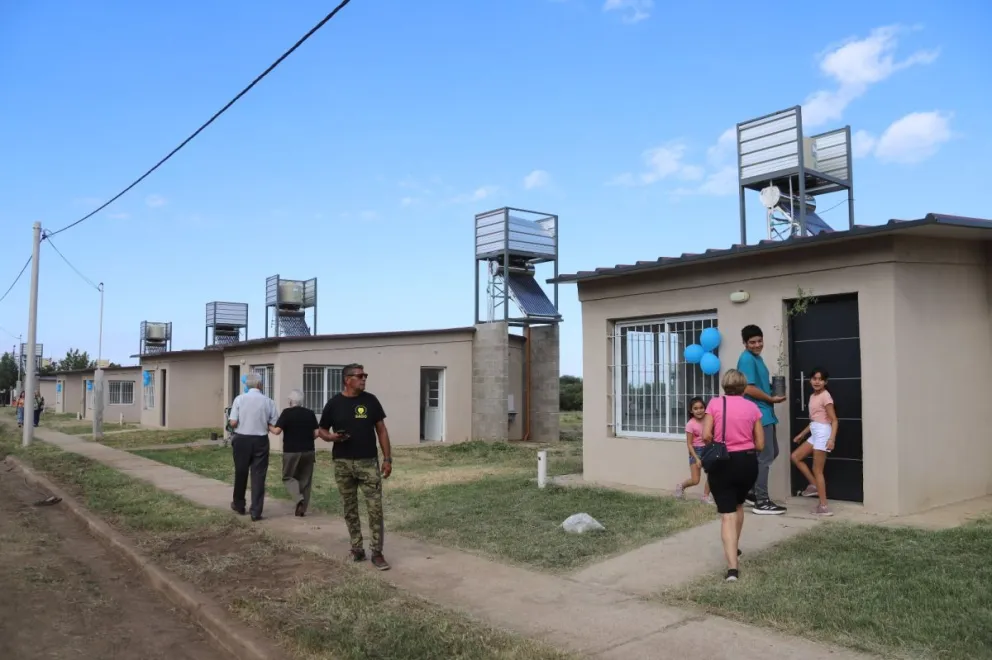 18 familias recibieron las llaves de su vivienda en la Villa de Merlo