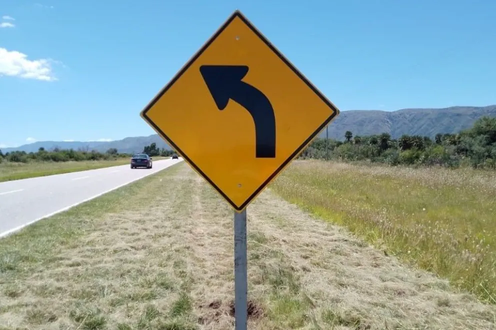 El Ente Control de Rutas sumó más de 180 nuevos carteles viales en la Ruta N°1