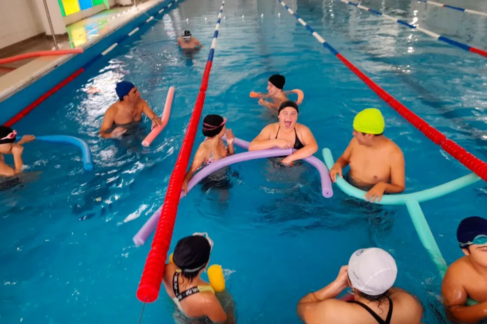 Pileta inclusiva en la Villa de Merlo