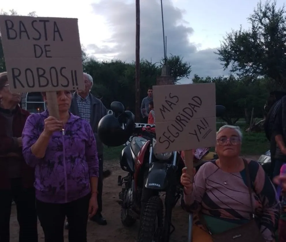 La Ramada: Vecinos se movilizaron por la inseguridad y exigen un destacamento policial