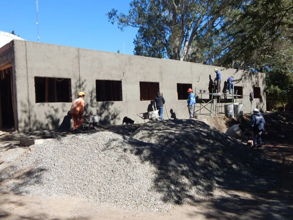 Continúan las refacciones y la ampliación de la escuela N°159 de Carpintería