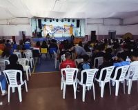 Estudiantes de la Escuela Generativa Club San Martin convocaron a una “sentada y abrazo solidario” en apoyo a docentes despedidos