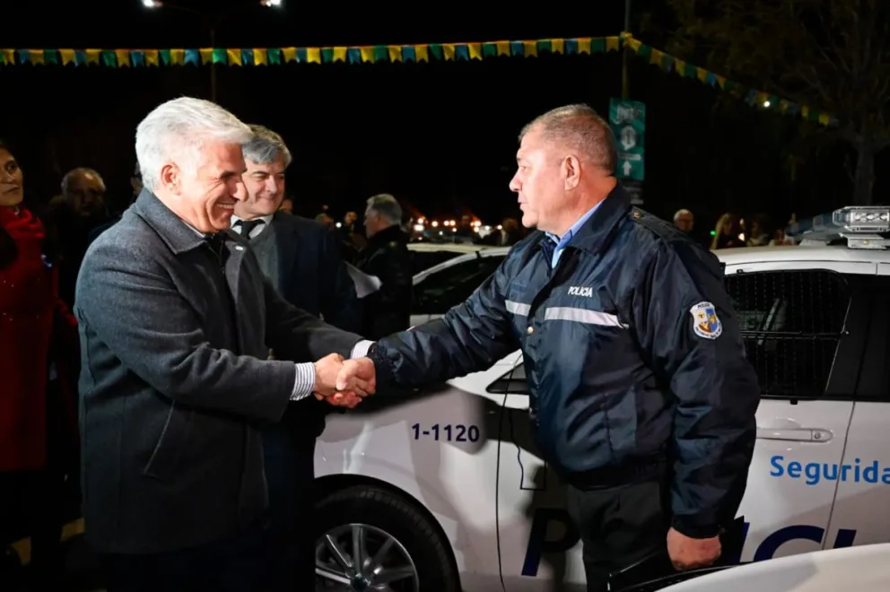 Poggi encabezó en Villa de Merlo la entrega de 12 nuevos patrulleros 