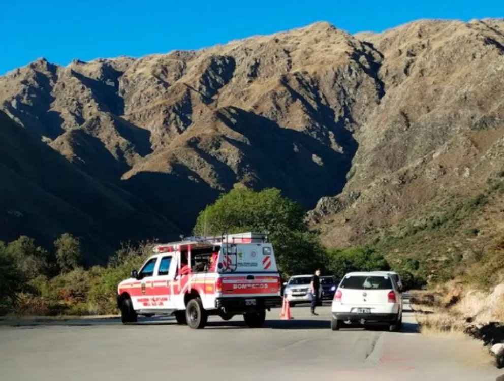 Bomberos asistieron a una víctima que cayó de su moto en la Ruta 5