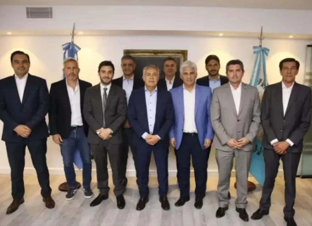 Poggi y otros gobernadores de Juntos por el cambio apoyan la Ley Bases y la reforma fiscal